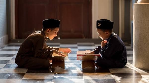 Mengenal Lebih Pedoman Menuntut Ilmu Bagi Santri